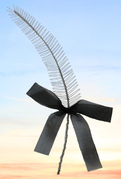 586 Klöppelbrief "Große Feder" aus Edelstahldraht